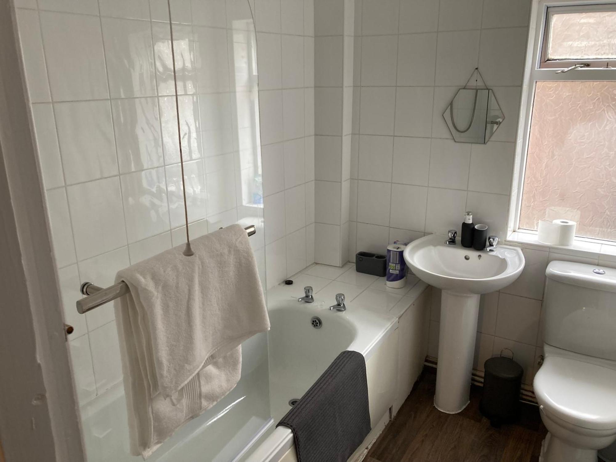 Cozy 1-Bedroom Flat In Tuebrook Liverpool Bagian luar foto